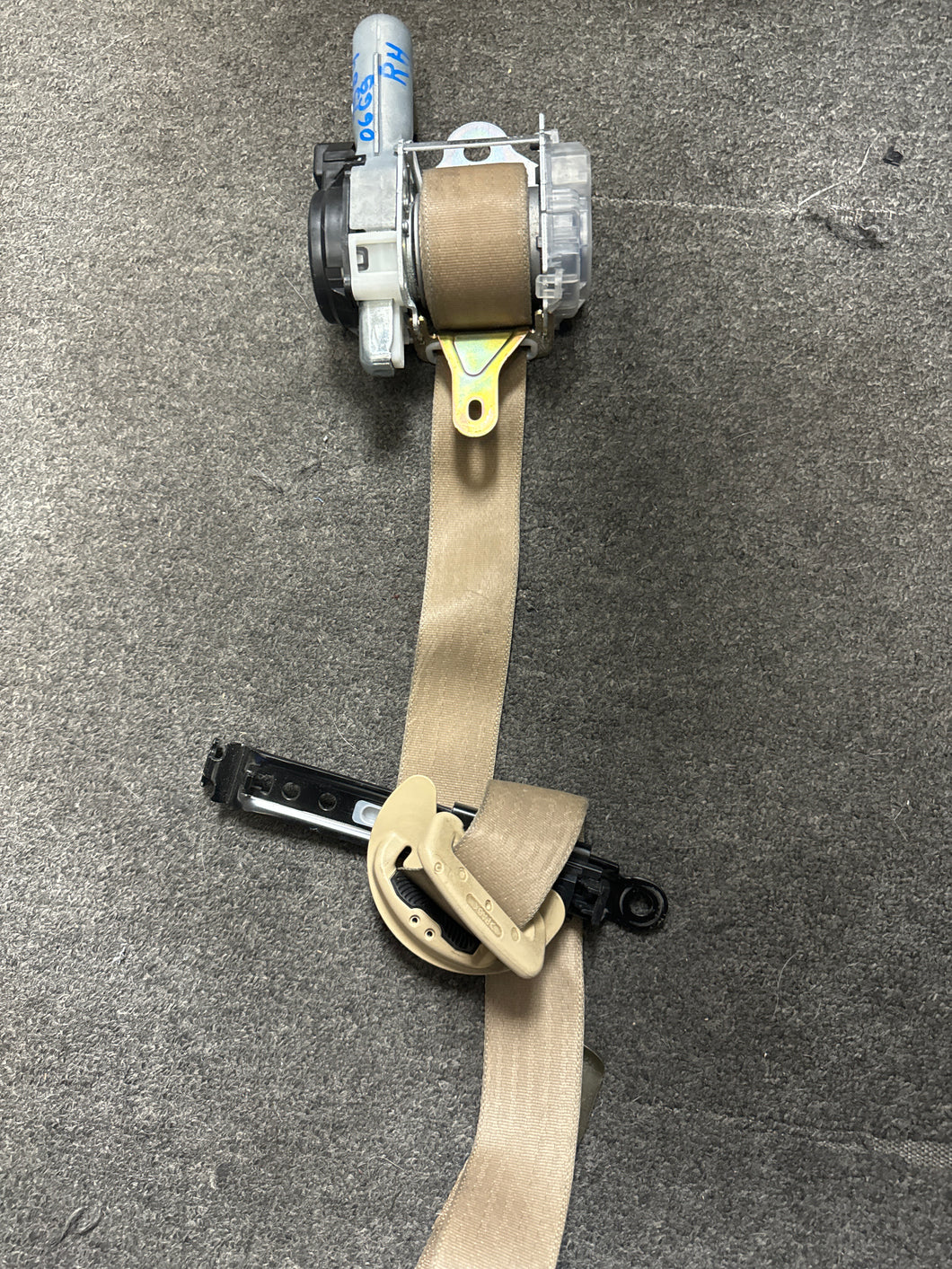 2006 LEXUS GS300 FRONT RIGHT PASSENGER SEATBELT RETRACTOR (TAN) (RH) (P)