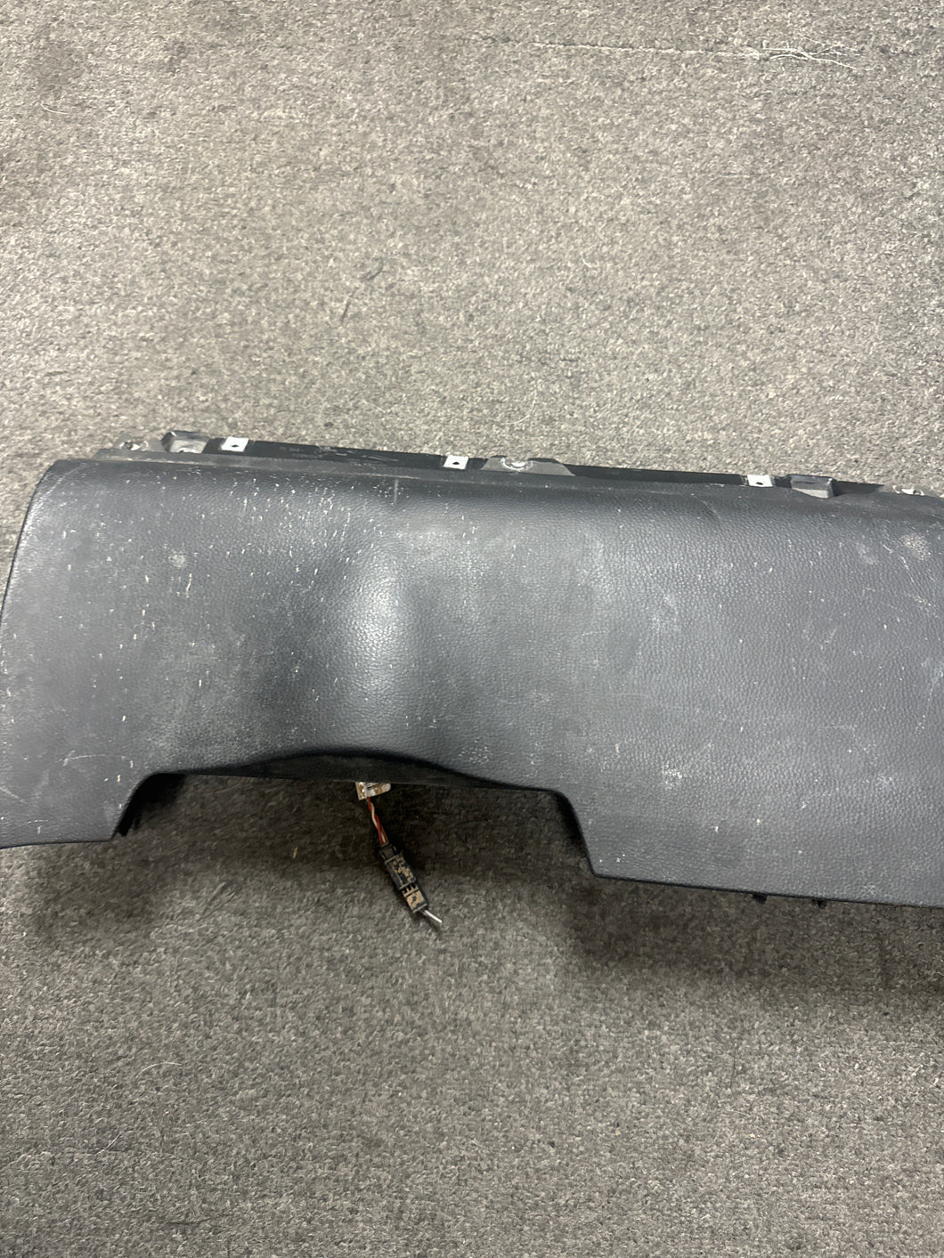 2004-2010 BMW 650I FRONT DRIVER LOWER KNEE AIRBAG (LH) (P)