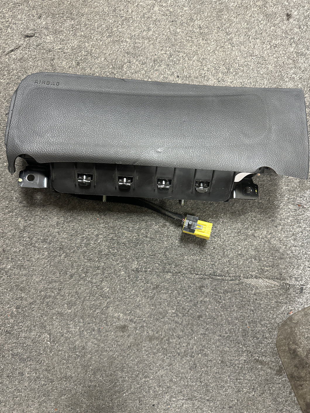 2011-2012 CHEVROLET CRUZE DRIVER LOWER KNEE AIRBAG (LH) (P)