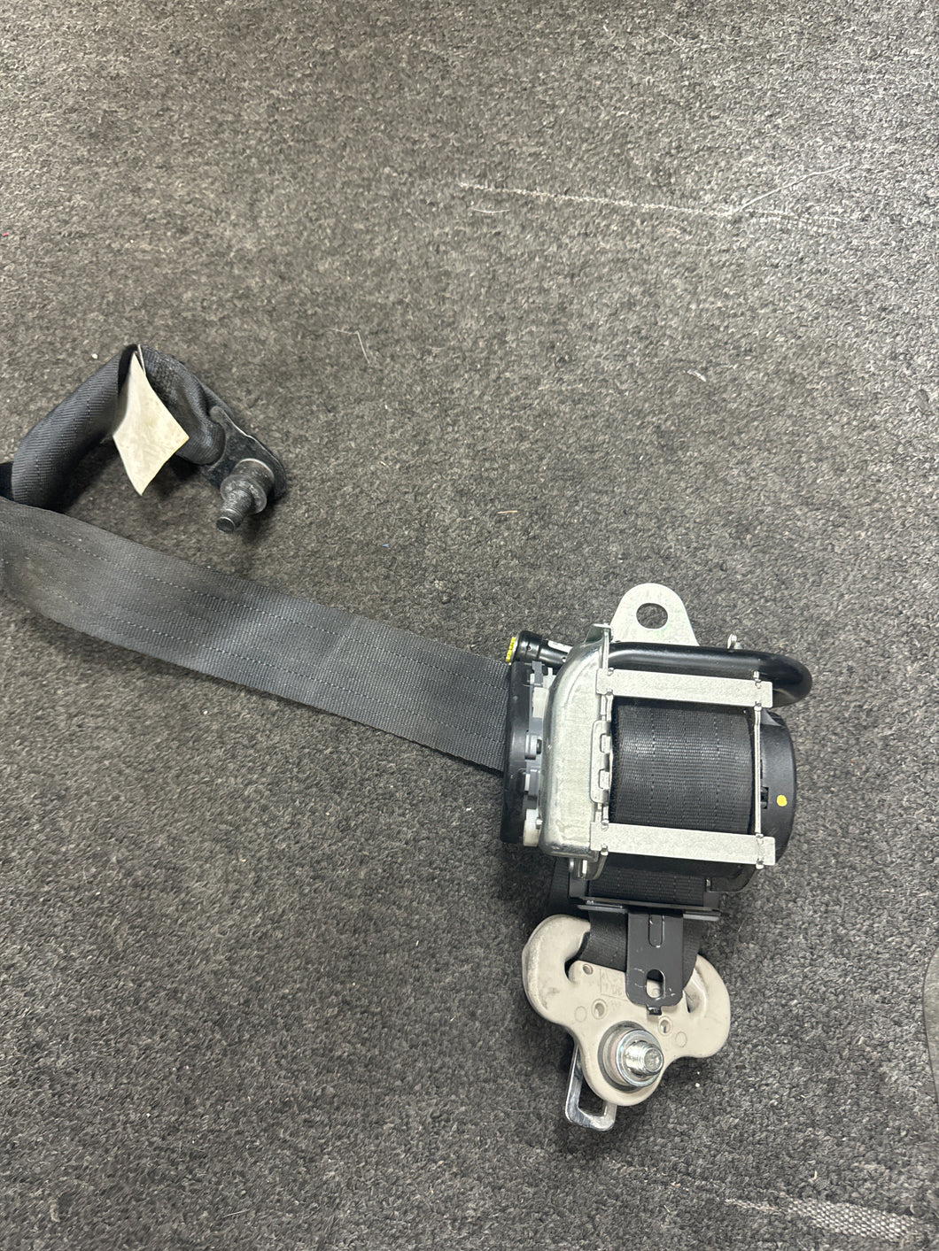 2009-2014 NISSAN CUBE FRONT PASSENGER SEATBELT (RH) (P)