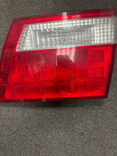 Load image into Gallery viewer, 2005-2007 HONDA ODYSSEY RIGHT REAR INNER PASSENGER TAIL LIGHT (P)