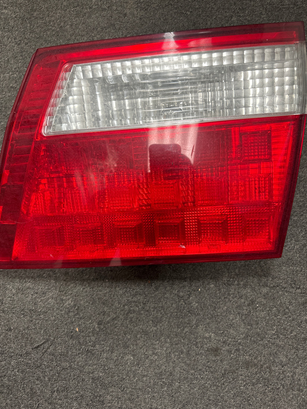 2005-2007 HONDA ODYSSEY RIGHT REAR INNER PASSENGER TAIL LIGHT (P)