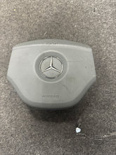 Load image into Gallery viewer, 2006-2008 MERCEDES BENZ W251 R500 GL450 ML500 DRIVER STEERING WHEEL AIRBAG (GRAY) (P)