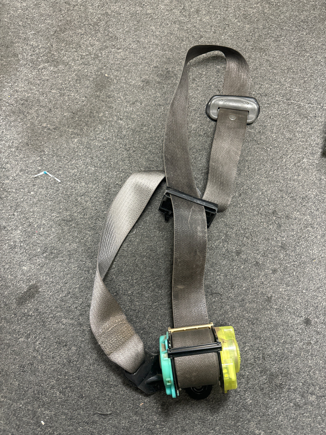 2003-2006 CHEVROLET EXPRESS FRONT RIGHT SEATBELT (RH) (P)