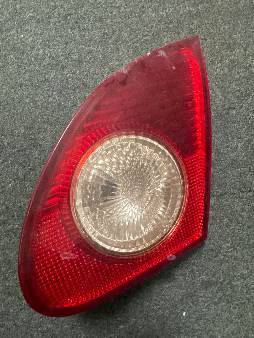 2003-2008 TOYOTA COROLLA RIGHT SIDE INTERIOR TAILLIGHT LAMP (RH) (P)