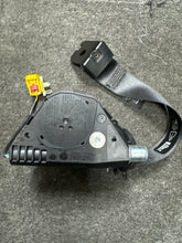 Load image into Gallery viewer, 2004-2007 JAGUAR XJ8 LEFT DRIVER SEATBELT RETRACTOR (LH) (P)