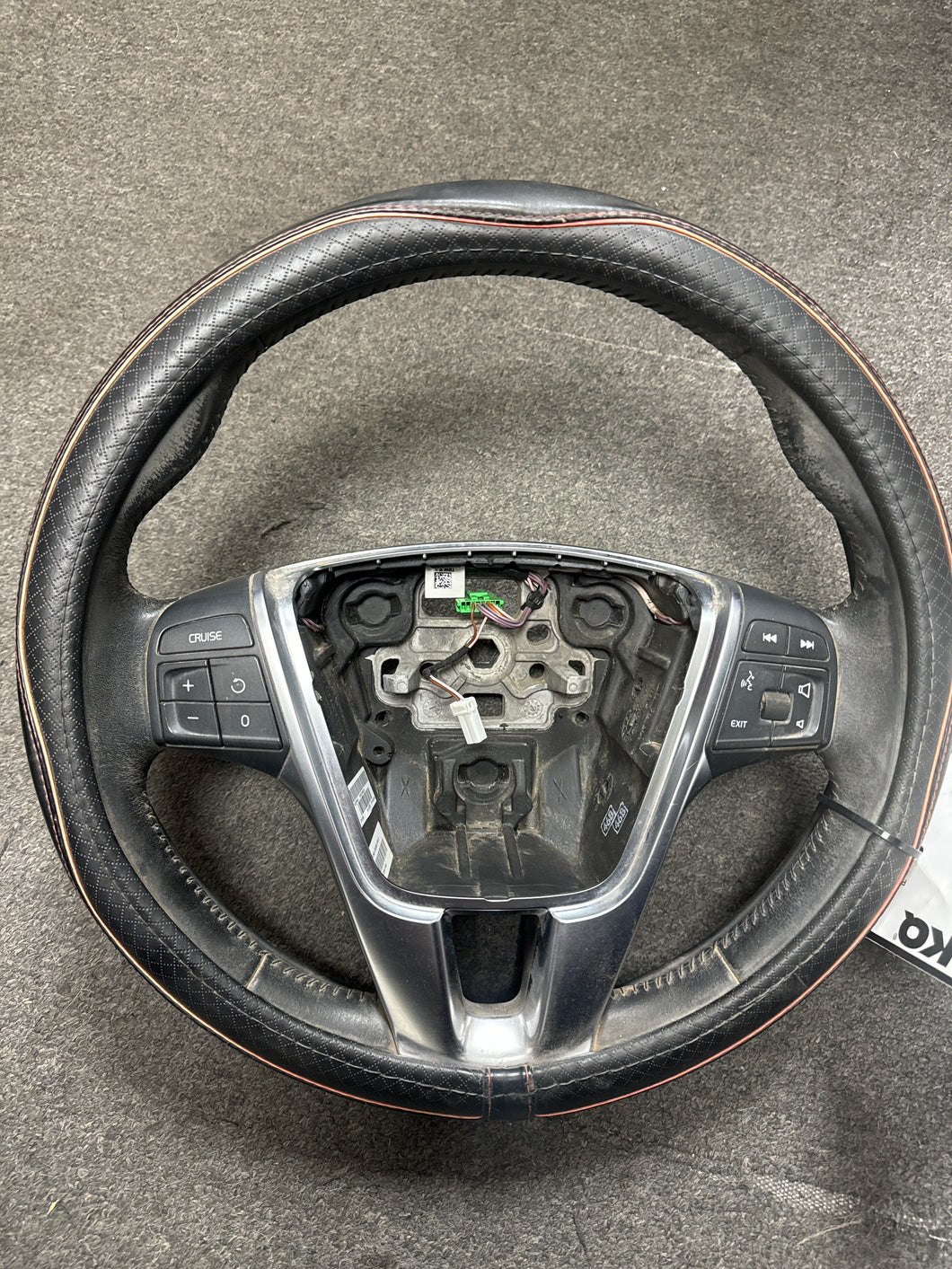 2010-2018 VOLVO V40 GENUINE STEERING WHEEL (P) PN: 34220710A