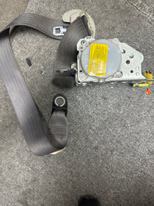 2007 BMW X3 FRONT LEFT SEAT BELT RETRACTOR GRAY (LH) (P)