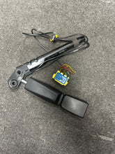 Load image into Gallery viewer, 2007-2014 MERCEDES W221 FRONT RIGHT BELT BUCKLE PRETENSIONER (RH) (P)