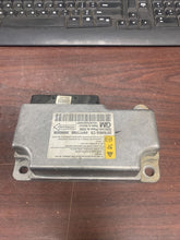 Load image into Gallery viewer, CHEVY HHR AIRBAG CONTROL MODULE P/N 25783633 (P)